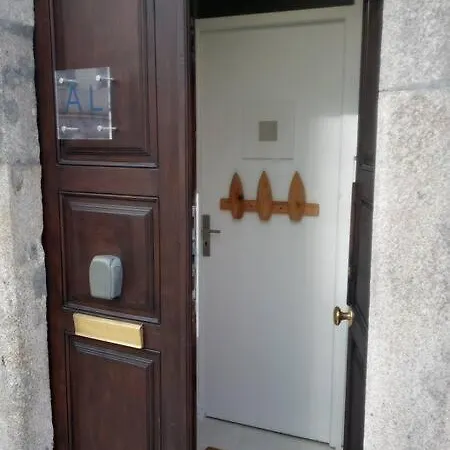 Camoes House アパート *